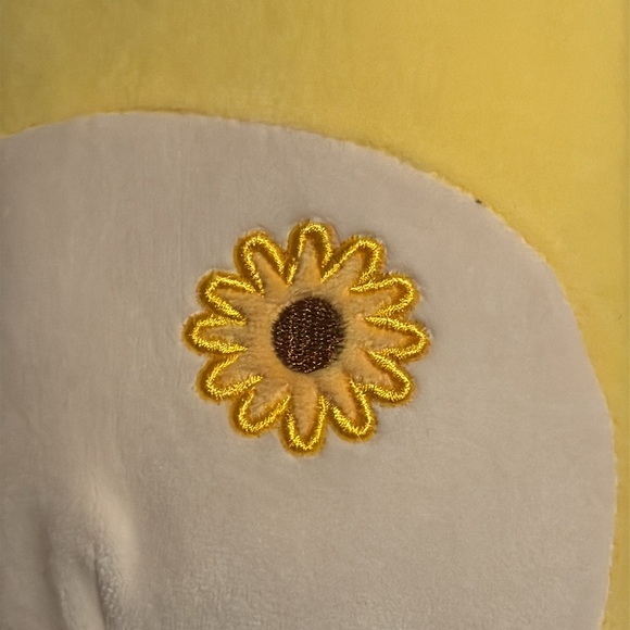 Treyton the Axolotl squishmallow NWT with sunflower - Picture 4 of 8